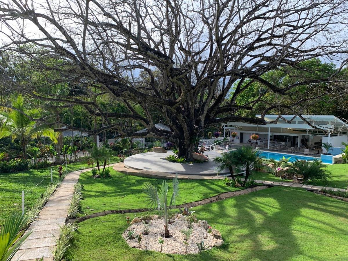 Aves Hotel Montezuma Bagian luar foto